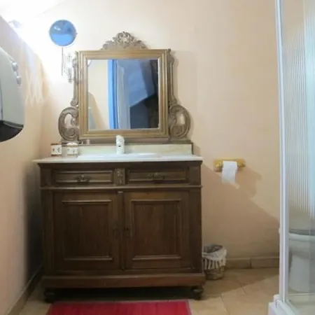 Lou Cabanis Дом отдыха